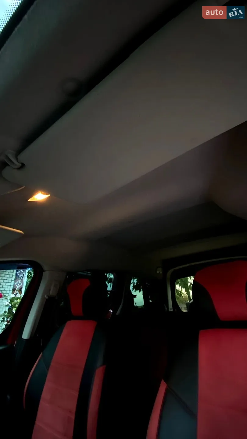 2011 Peugeot Partner - мініатюра 25