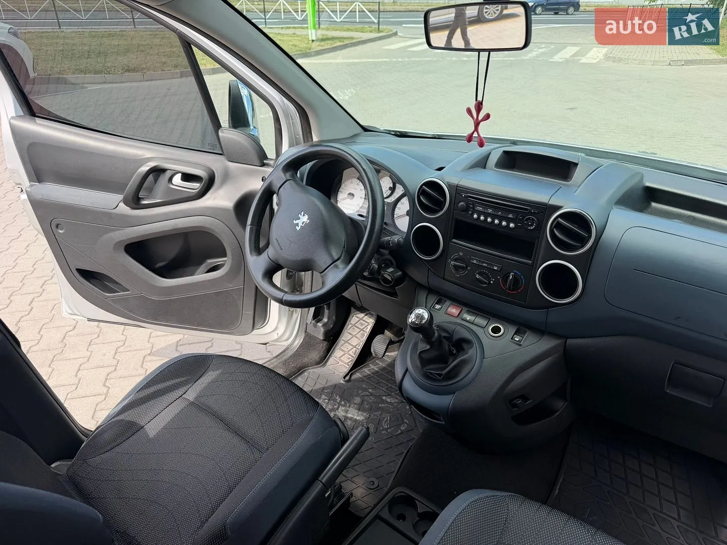 2011 Peugeot Partner - мініатюра 17