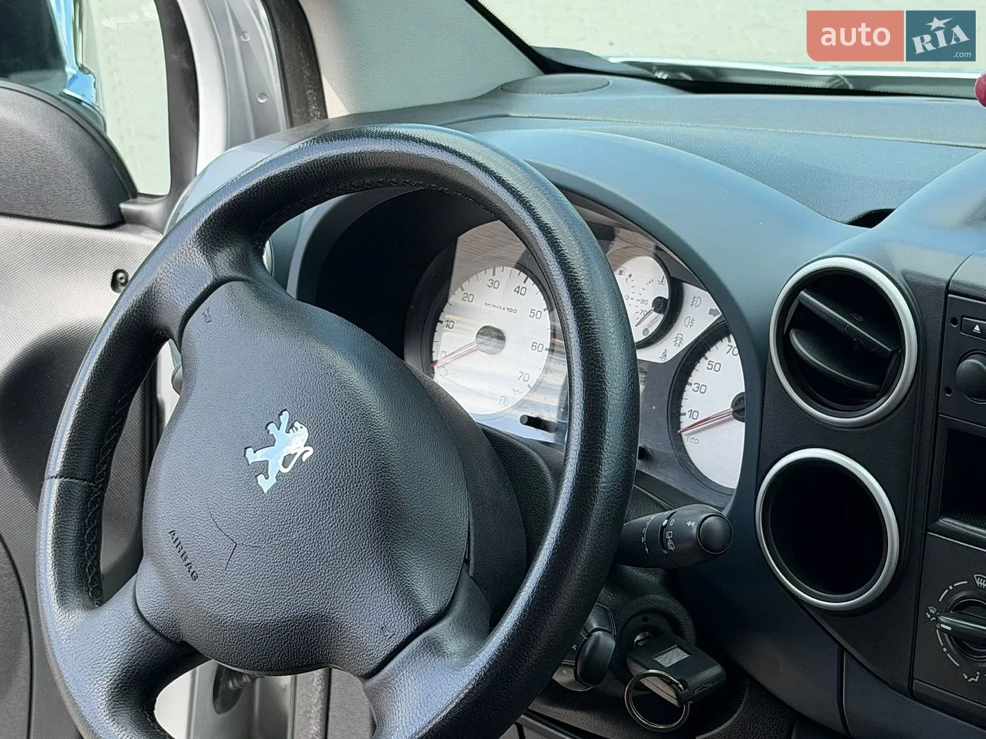 2011 Peugeot Partner - мініатюра 18