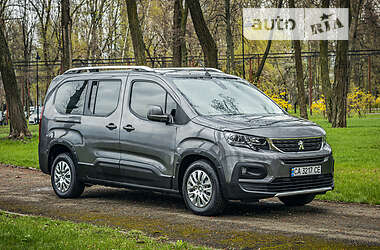 Минивэн Peugeot Rifter 2018 в 