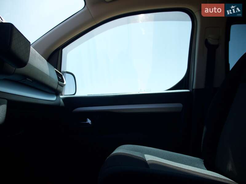 Минивэн Peugeot Traveller 2017 в Славянске