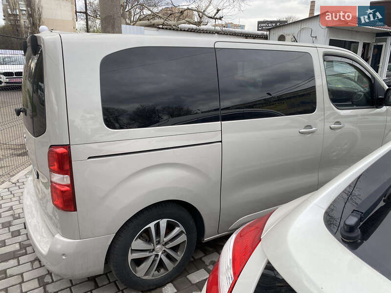 Peugeot Traveller 2017