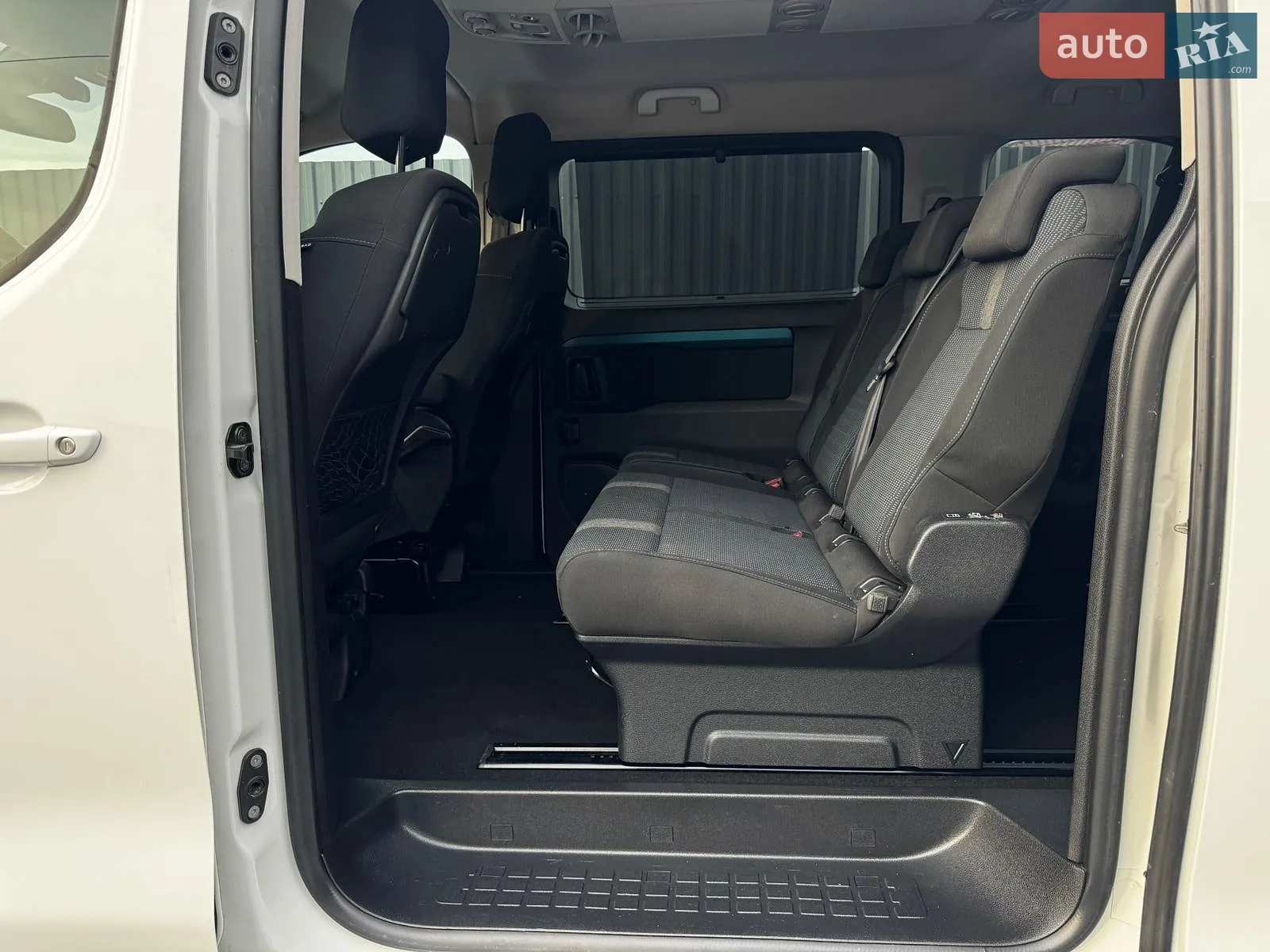 2020 Peugeot Traveller - мініатюра 27