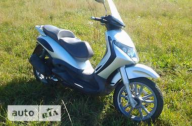 Макси-скутер Piaggio Beverly 2005 в Каменке-Бугской