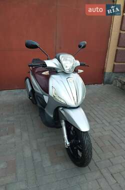 Макси-скутер Piaggio Beverly 2012 в 
