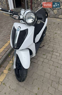 Макси-скутер Piaggio Carnaby 2009 в 