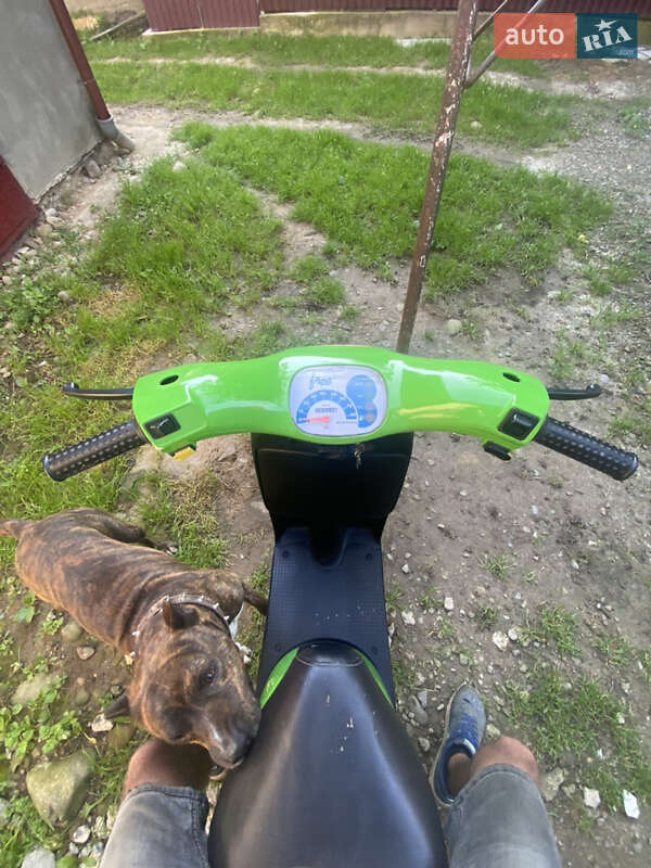 Скутер Piaggio Free 2000 в Калуше