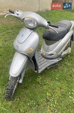 Макси-скутер Piaggio Liberty 2000 в 