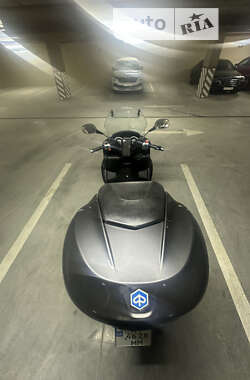 Макси-скутер Piaggio MP3 2007 в 