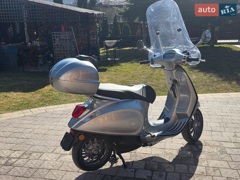 Piaggio Vespa 2021