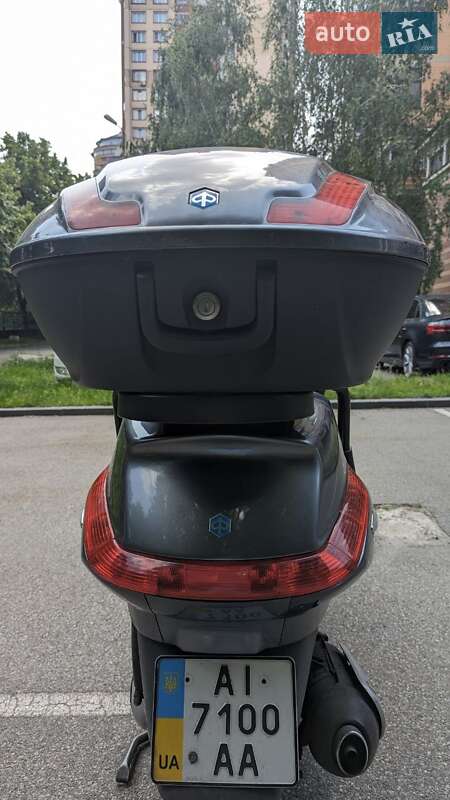 Макси-скутер Piaggio X8 2006 в Киеве