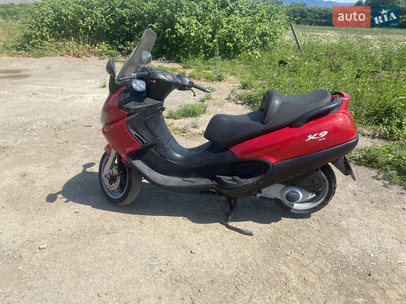 Максі-скутер Piaggio X9 2003 в Іршаві