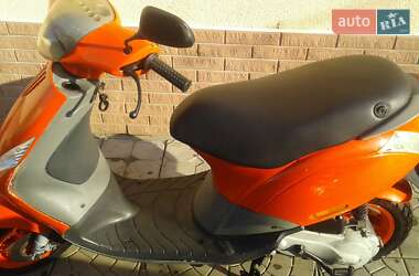 Скутер Piaggio Zip 2000 в 