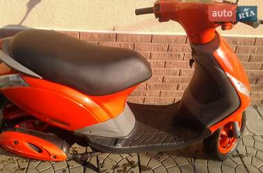 Скутер Piaggio Zip 2000 в 