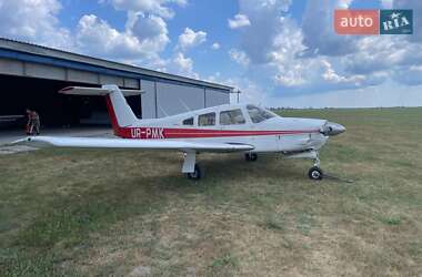 Самолёт Piper Arrow 1979 в 