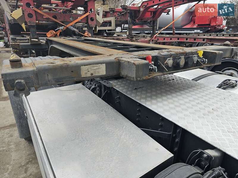 Контейнеровоз полуприцеп Platal JSP 2005 в Одессе