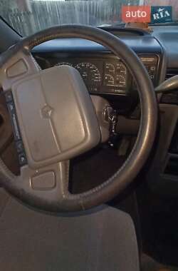 Минивэн Plymouth Voyager 1993 в 