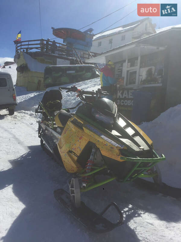 Гірські снігоходи Polaris 800 2015 в Рахові