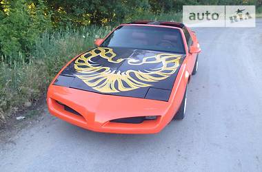 Купе Pontiac Firebird 1988 в 