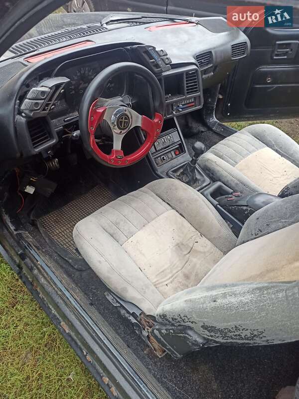 Купе Pontiac Sunbird 1990 в Надворной