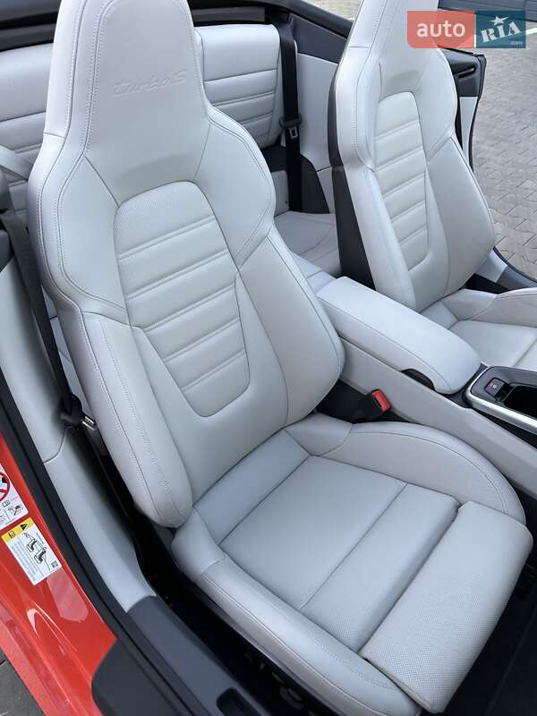 Кабріолет Porsche 911 2022 в Києві фото 49 Кабріолет Porsche 911 2022 в Києві