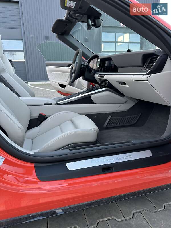 Кабріолет Porsche 911 2022 в Києві фото 50 Кабріолет Porsche 911 2022 в Києві