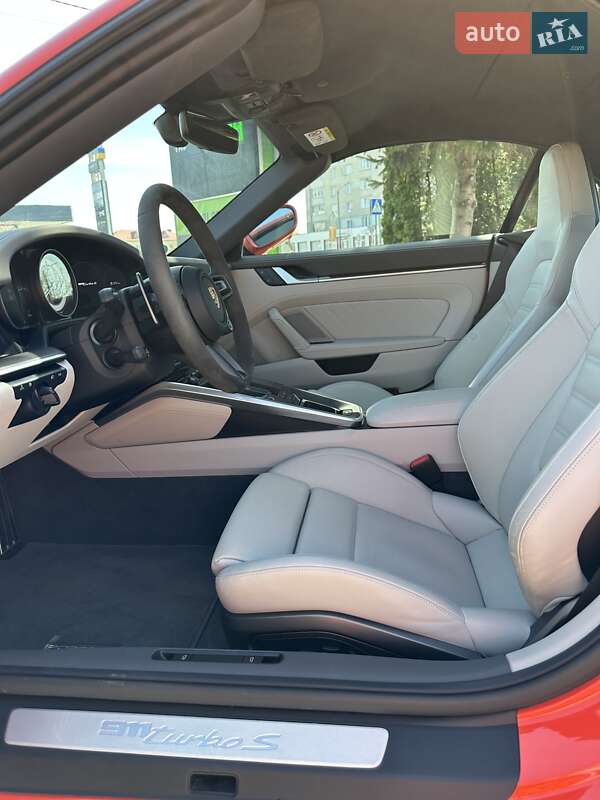 Кабріолет Porsche 911 2022 в Києві фото 74 Кабріолет Porsche 911 2022 в Києві