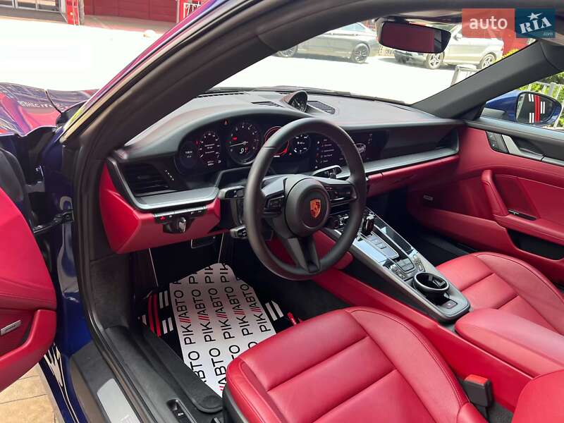 Купе Porsche 911 2022 в Львове