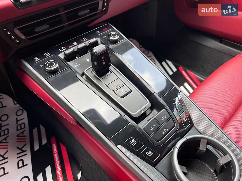 Купе Porsche 911 2022 в Львове
