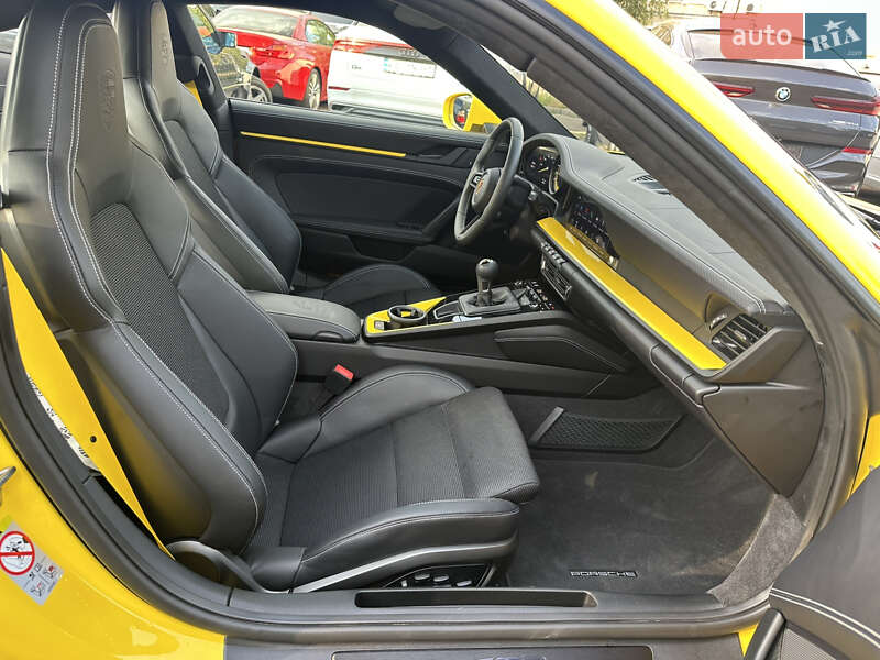 Купе Porsche 911 2022 в Киеве
