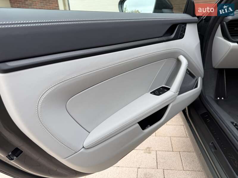 Купе Porsche 911 2023 в Львове