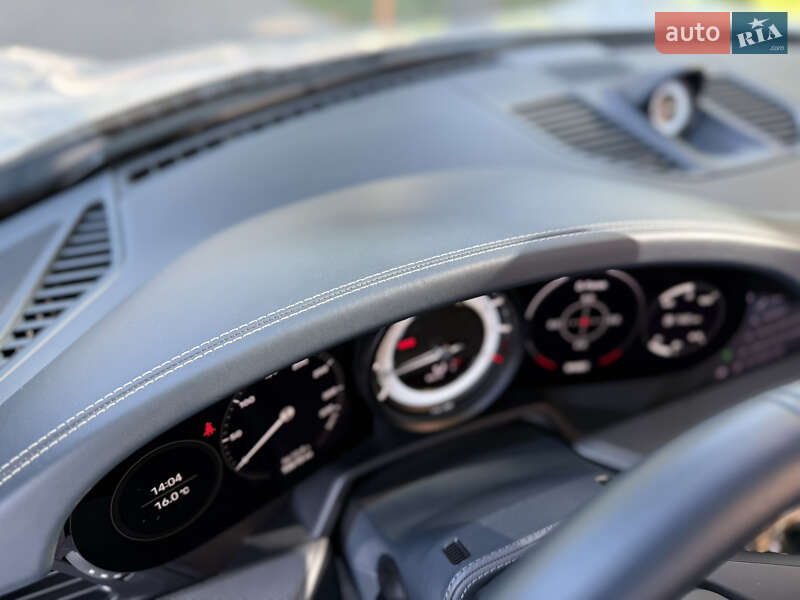 Кабриолет Porsche 911 2022 в Львове