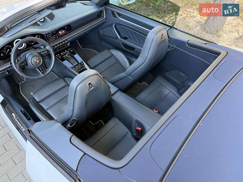 Кабриолет Porsche 911 2022 в Львове