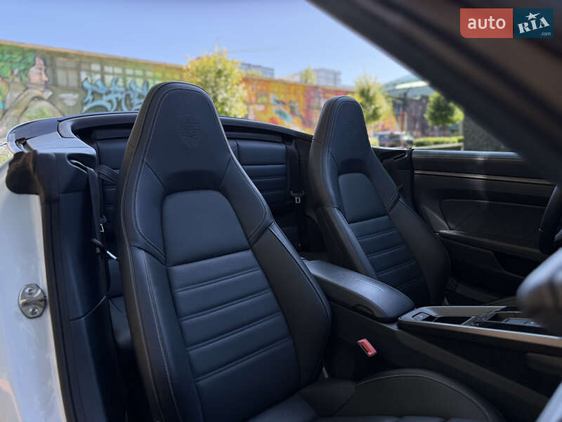 Кабриолет Porsche 911 2022 в Львове