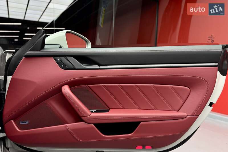 Купе Porsche 911 2025 в Києві фото 36 Купе Porsche 911 2025 в Києві