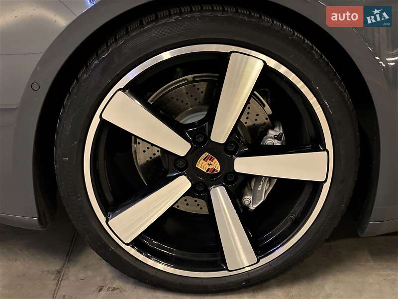 Купе Porsche 911 2025 в Киеве