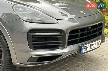 Позашляховик / Кросовер Porsche Cayenne Coupe 2021 в 