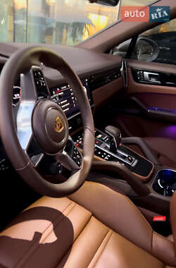 Позашляховик / Кросовер Porsche Cayenne Coupe 2021 в 