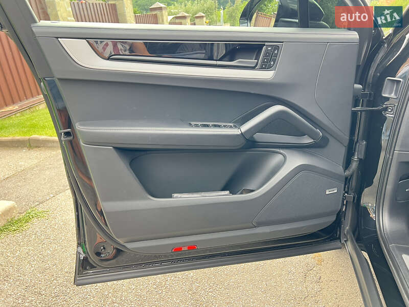 Позашляховик / Кросовер Porsche Cayenne Coupe 2023 в Києві фото 34 Позашляховик / Кросовер Porsche Cayenne Coupe 2023 в Києві