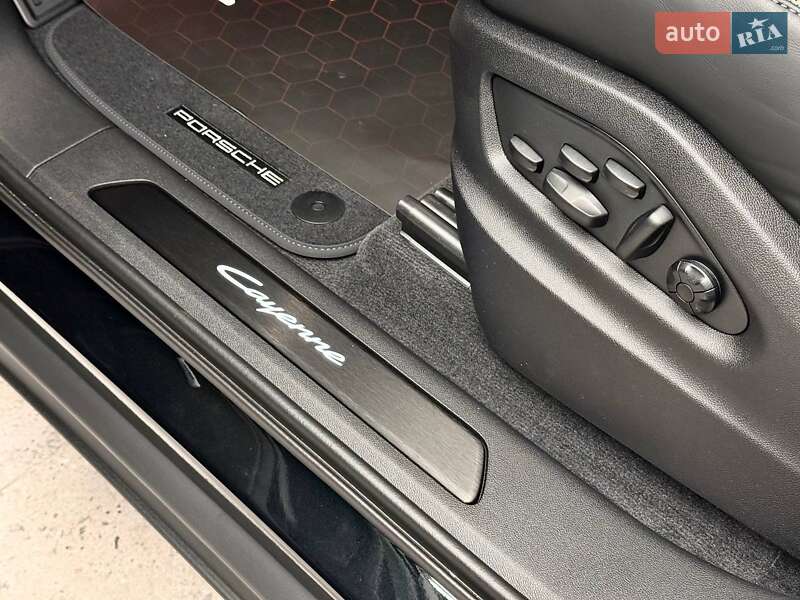 Внедорожник / Кроссовер Porsche Cayenne Coupe 2025 в Киеве