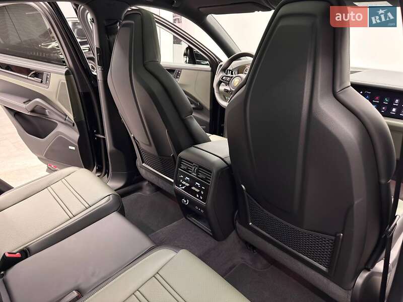 Внедорожник / Кроссовер Porsche Cayenne Coupe 2025 в Киеве