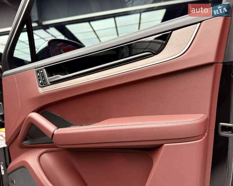 Внедорожник / Кроссовер Porsche Cayenne Coupe 2025 в Киеве фото 55 Внедорожник / Кроссовер Porsche Cayenne Coupe 2025 в Киеве