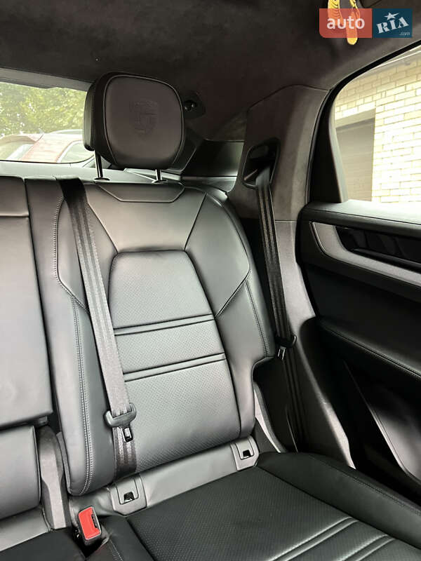 Внедорожник / Кроссовер Porsche Cayenne Coupe 2023 в Киеве фото 36 Внедорожник / Кроссовер Porsche Cayenne Coupe 2023 в Киеве