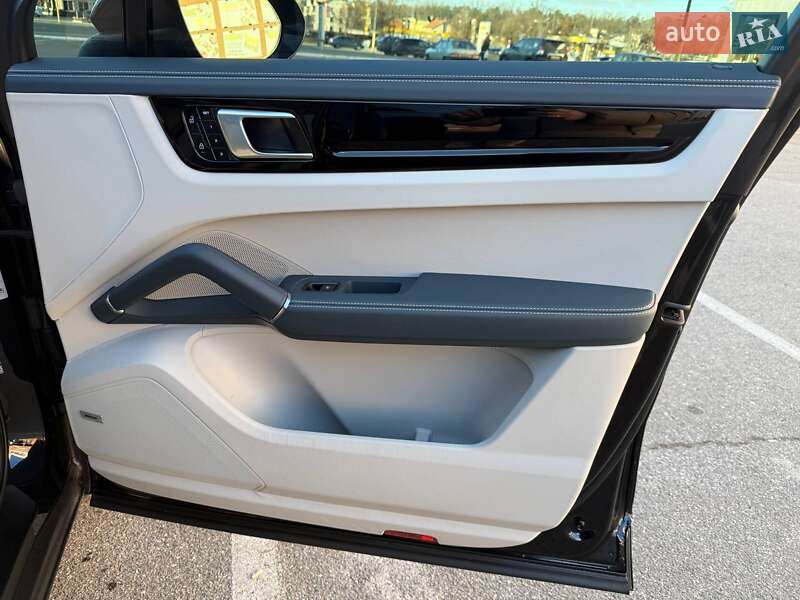 Внедорожник / Кроссовер Porsche Cayenne Coupe 2020 в Киеве