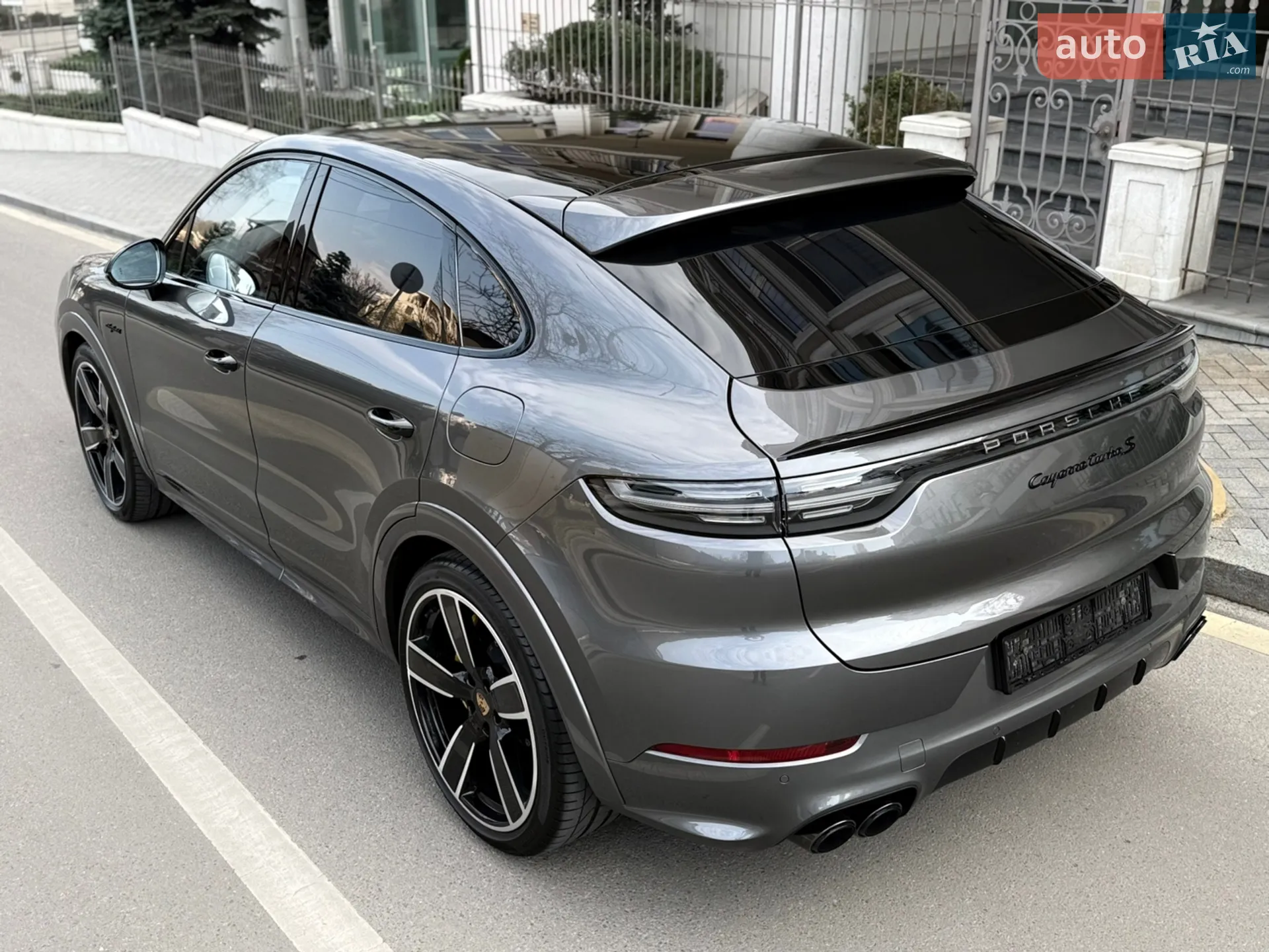 2019 Porsche Cayenne Coupe - мініатюра 2