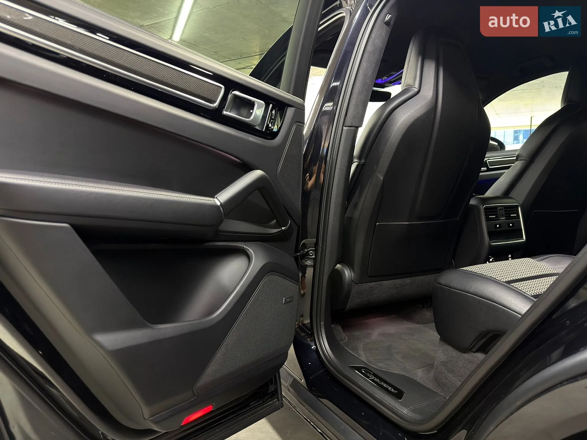 2020 Porsche Cayenne Coupe - мініатюра 23