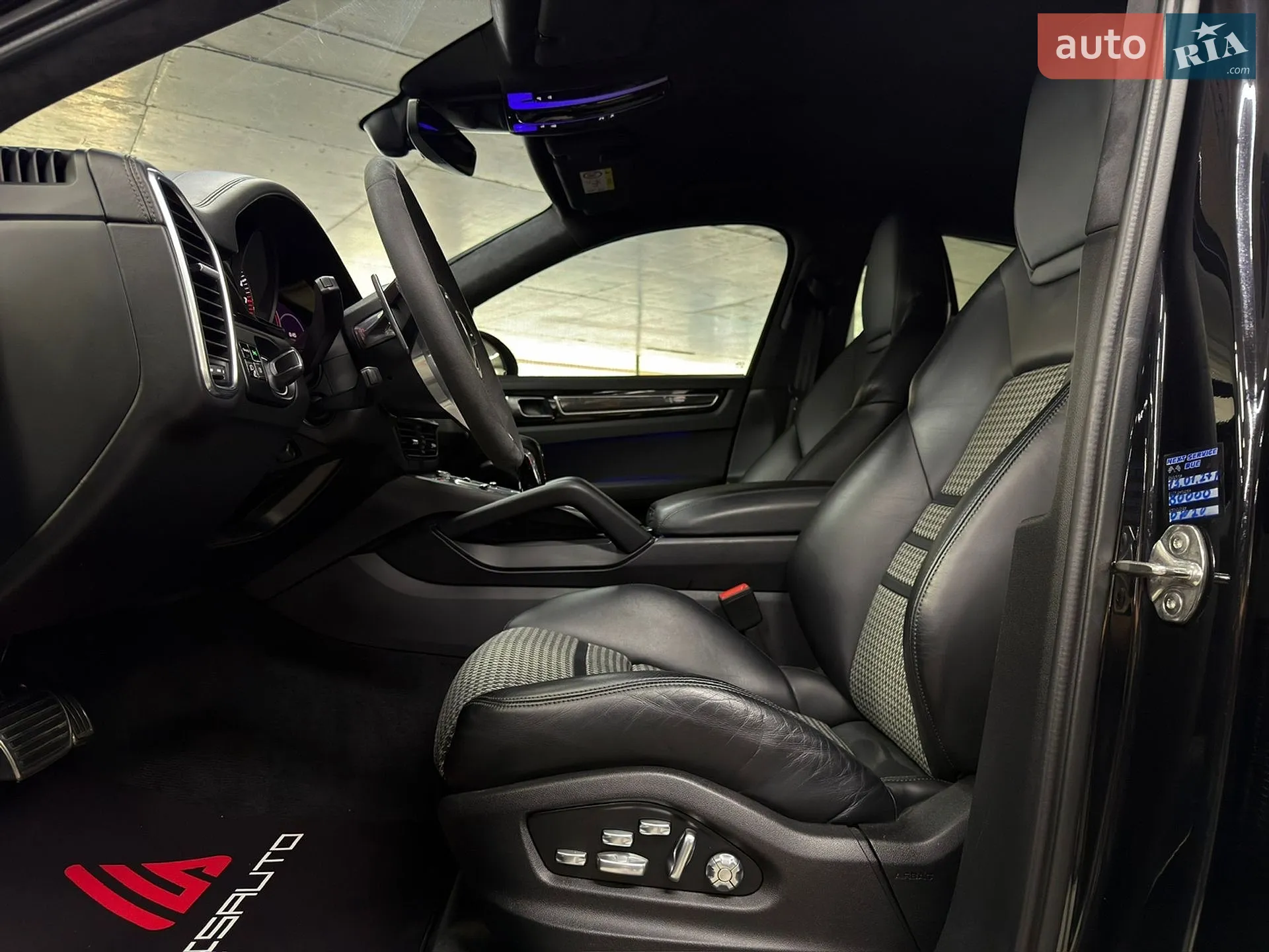 2020 Porsche Cayenne Coupe - мініатюра 22