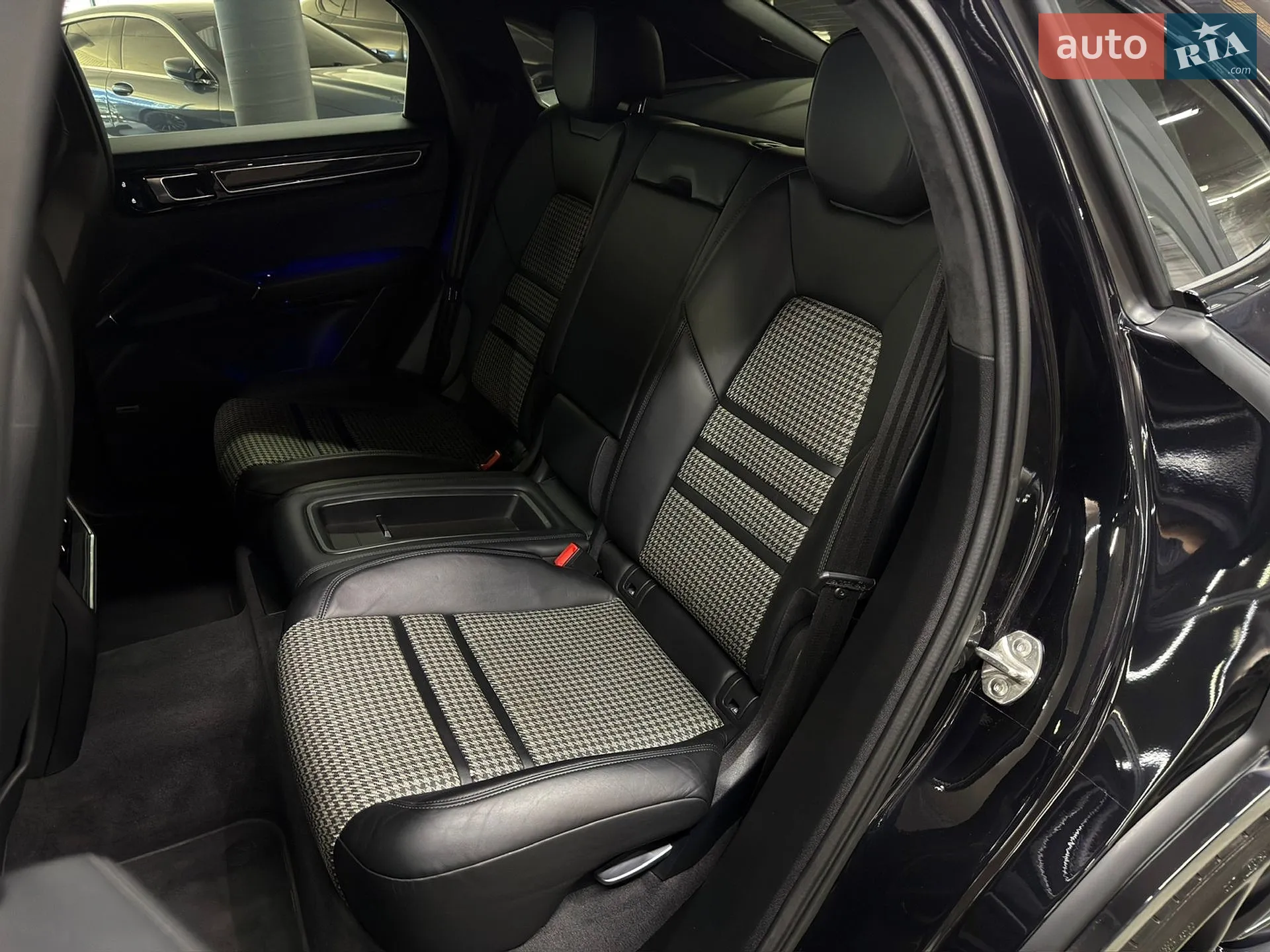 2020 Porsche Cayenne Coupe - мініатюра 24