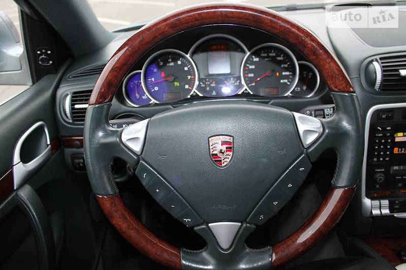 Porsche Cayenne 2005 року