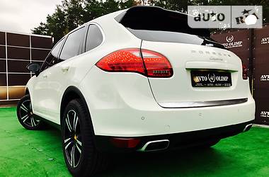 Внедорожник / Кроссовер Porsche Cayenne 2012 в Киеве